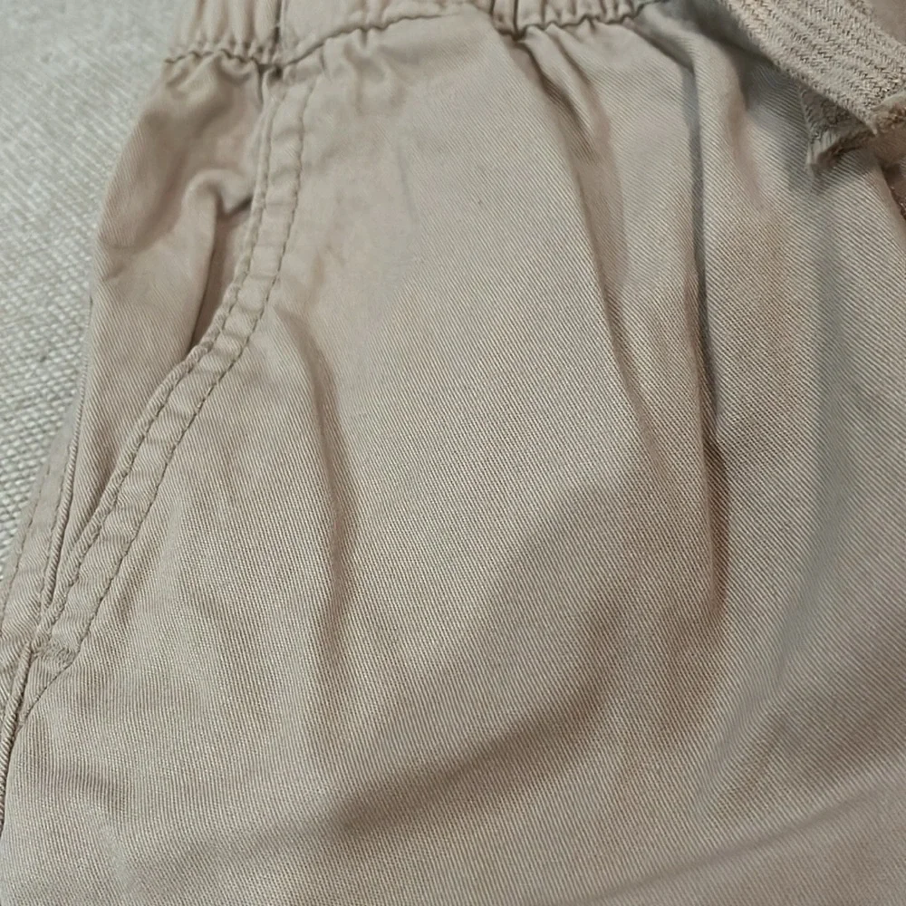 H&M Beige Twill Cargo Shorts/NWT/2T & 5T